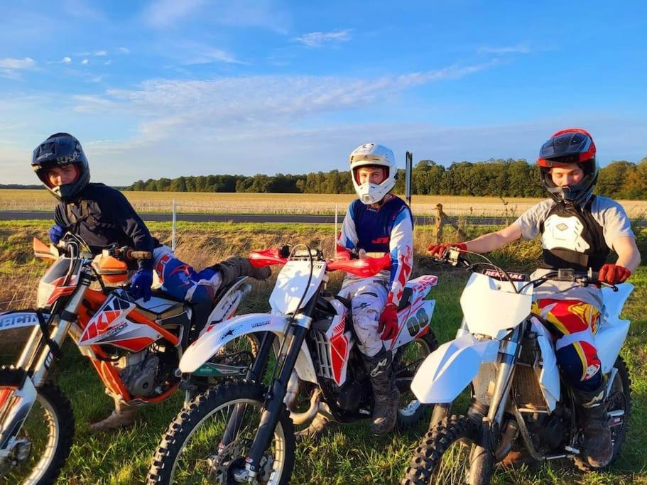 Gite Au Haras D'Agathe Et Ses Princes Les Barils Εξωτερικό φωτογραφία